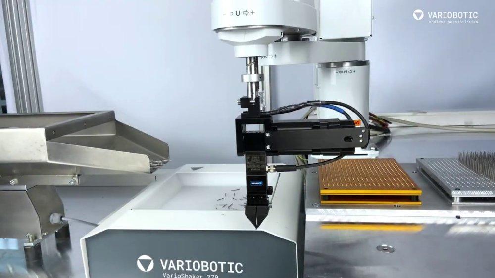 Multiflexibel sorteren van onderdelen - met VarioShaker en Epson SCARA-robot