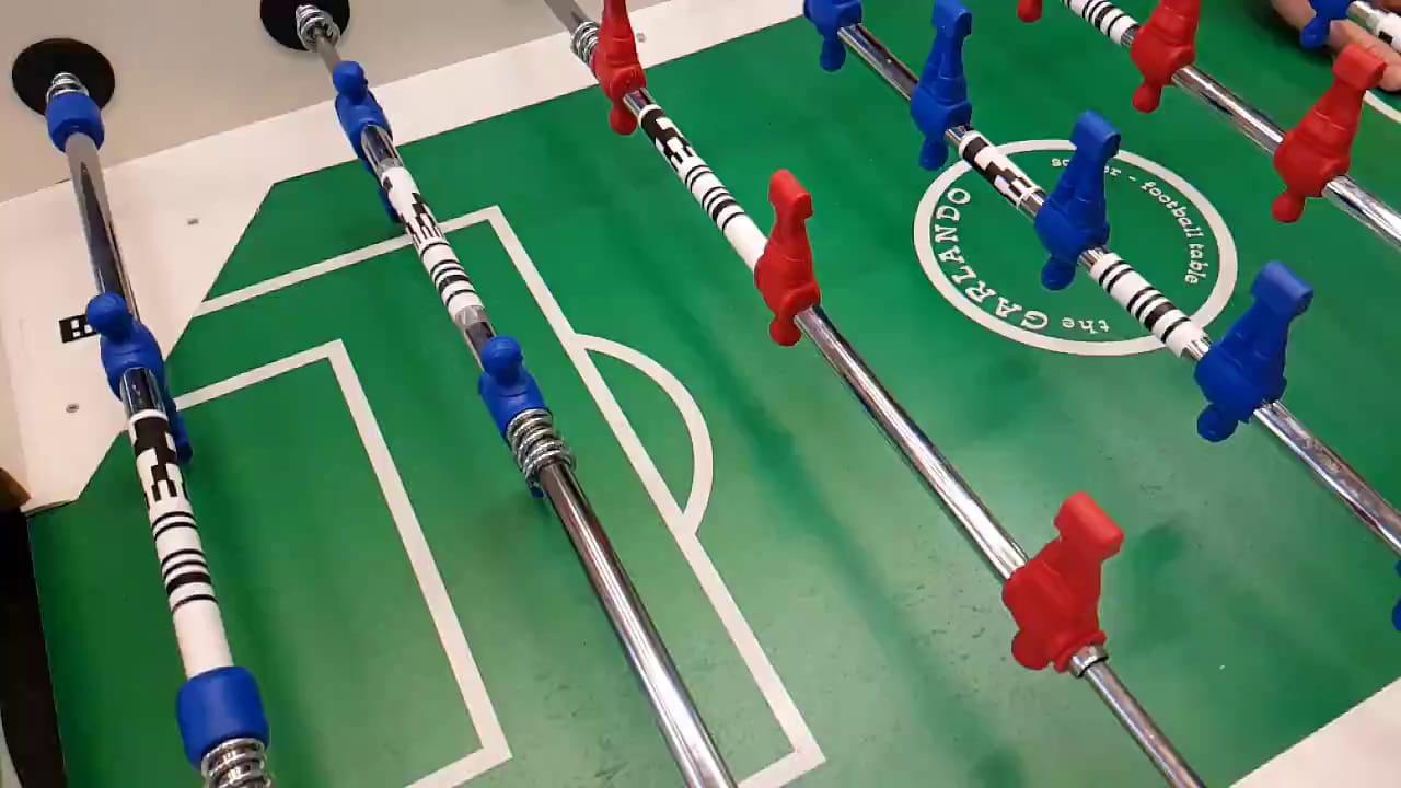 Tafelvoetbal robot