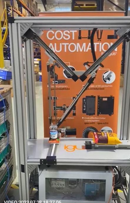 Delta Robot Pick and Place combineert twee lineaire assen van igus